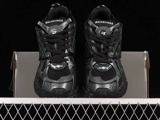 nouvelle balenciaga phantom sneaker sizing