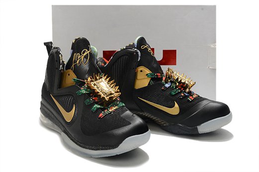 nouvelle basket lebron 19 qui va porter la flamme olympique