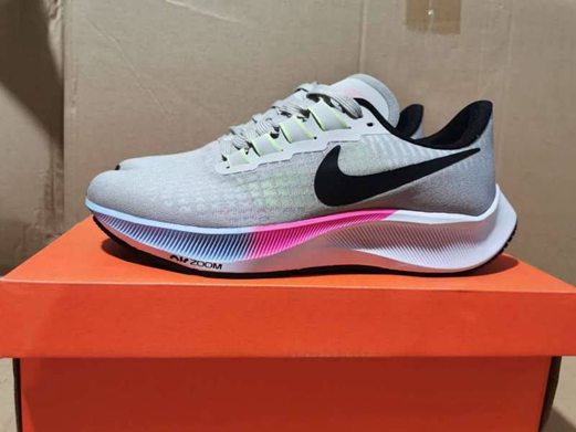 nouvelle basket nike zoom femme noir et blanc