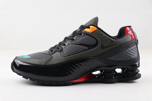 nouvelle nike shox noir et or